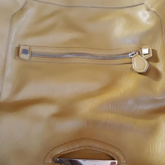 Mustard yellow fold over bag - Picture 4 of 5